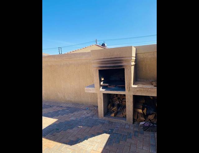 3 BEDROOM HOUSE FOR SALE IN PROTEA GLEN